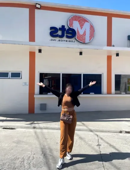 Anna, 25
