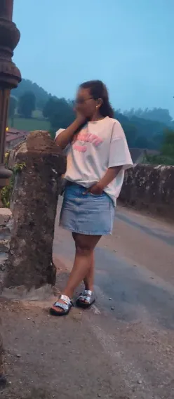 Laura, 32