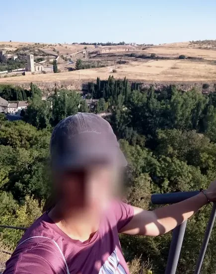Manuela, 40