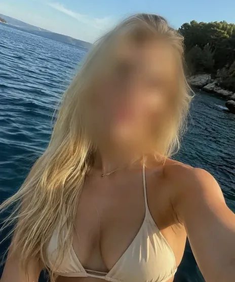 Martina, 27
