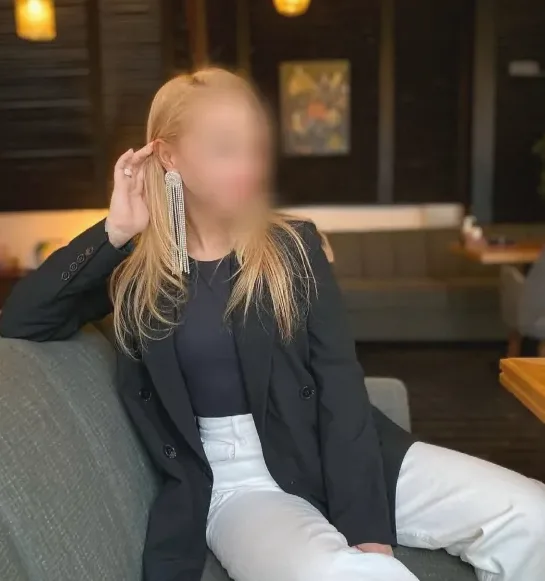 Sophie, 32